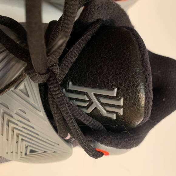 Nike Boys Flytrap Gray Basketball shoes-size 5 - Picture 6 of 16